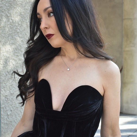 Elegant Black Strapless Evening Dress - Picture 4 of 4